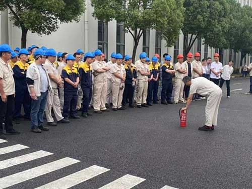 “人人讲安全、个个会应急”——上海开运体育(中国)官方网站开展“安全月”消防演习活动(图2)